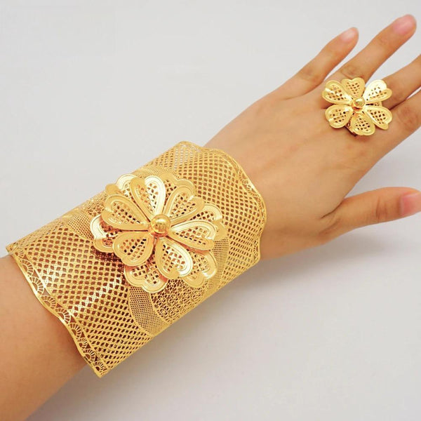 Luxury Female Big Gold Color Bangles With Ring For Women