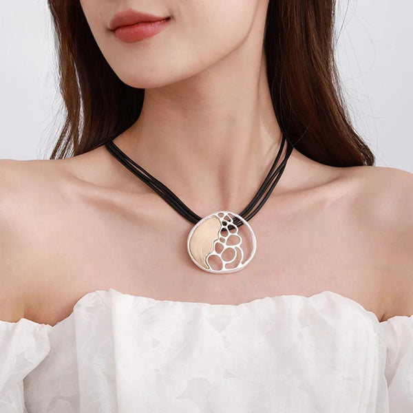 Fashion Jewelry Hollow Out Chokers Necklace for Women Pendants