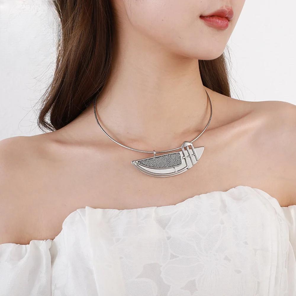 Fashion Neck Chokers Trendy Necklace for Women