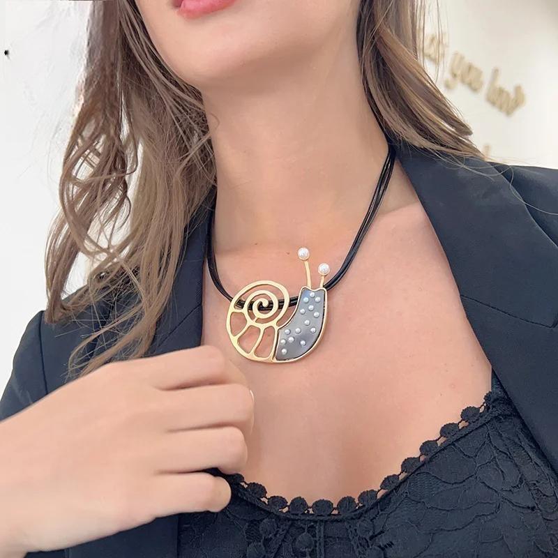 Gold Color Snail Suspension Pendants Chokers Necklace for Women