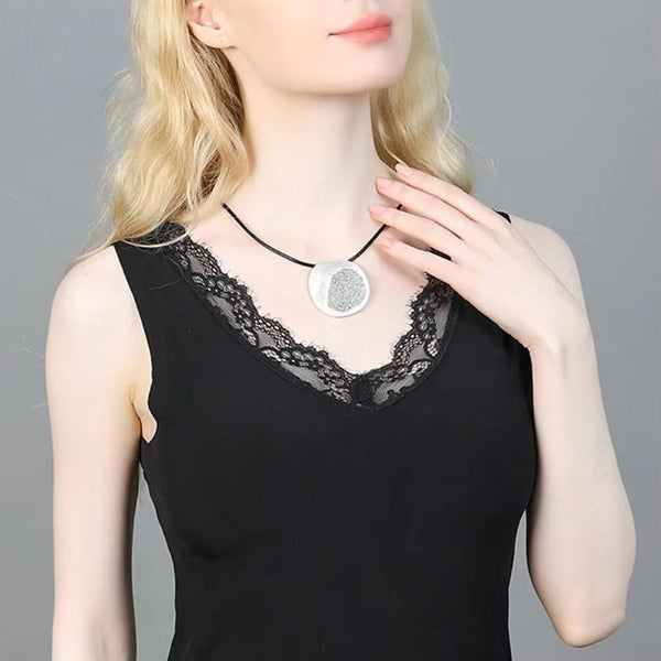 Vintage Neck Chokers Necklace New in Valentines Day Leather Goth Chains Women's Jewelry Pendants