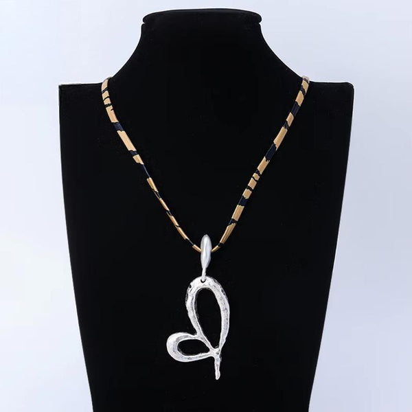 Vintage Sweet Heart Collares Necklace with Suspension Silver Color Tassel Goth Jewelry for Women