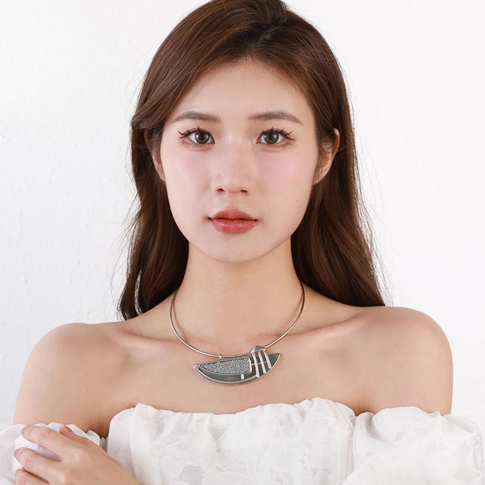 Fashion Neck Chokers Trendy Necklace for Women