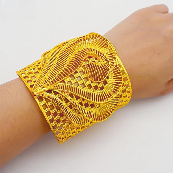 Special Design Dubai France Female Big Gold Color Bangles For Women