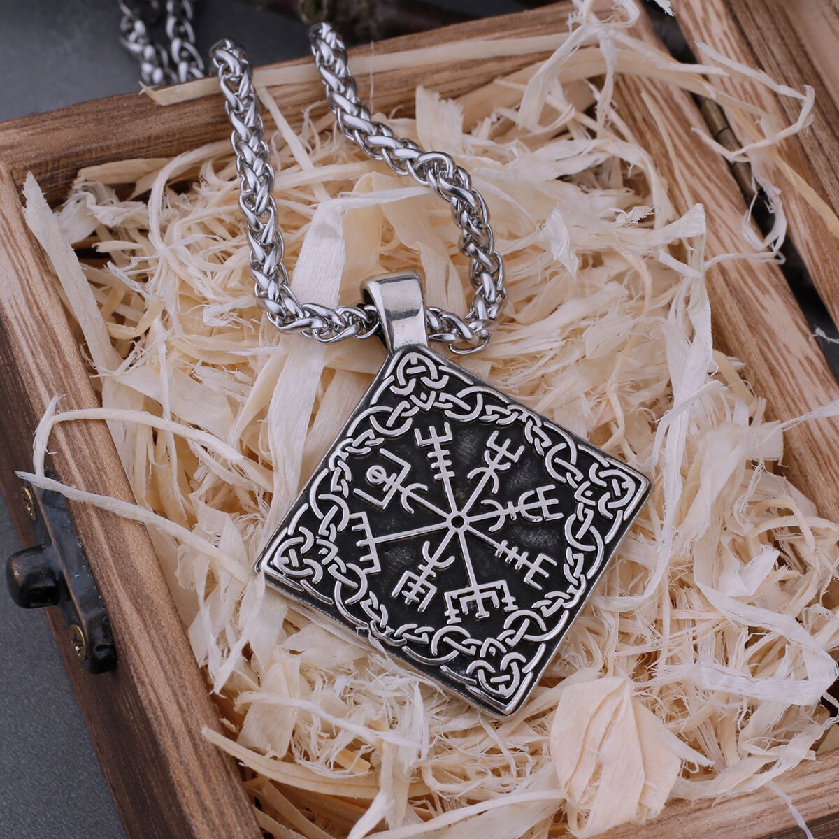 Road Sign Viking Compass Necklace "Viking Vegvisir" Amulet Stainless Steel Pendant