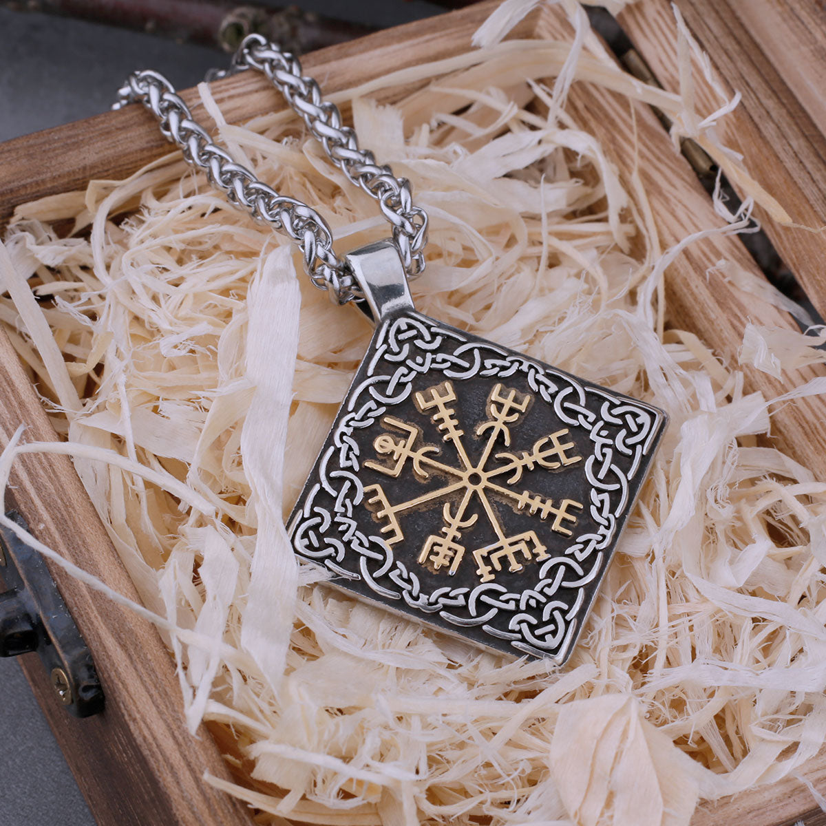 Road Sign Viking Compass Necklace "Viking Vegvisir" Amulet Stainless Steel Pendant