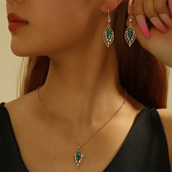 2 Pcs Leaf Shape Pendant Necklace Earrings Set