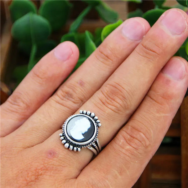 Round Black White Lady Cameo Rings For Women