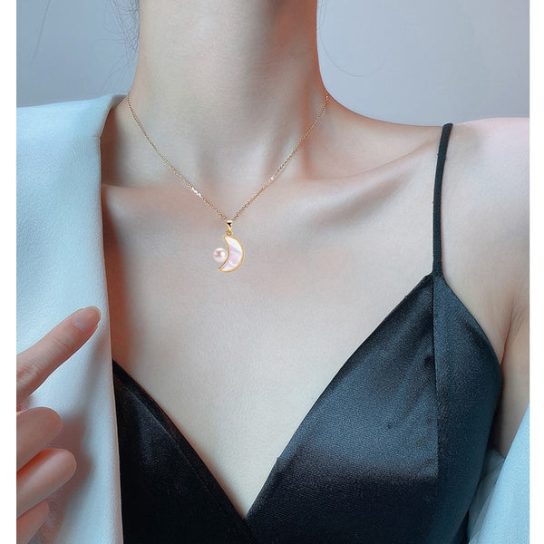 Natural Shell Moon Pearl Pendant Real Natural Pearl Gold Necklace