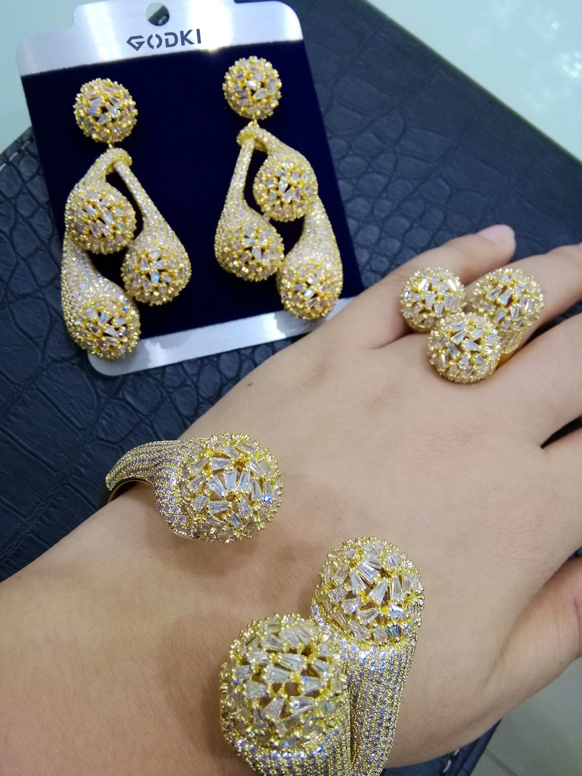 Big Fashion Luxury 2PCS Ball Claws Statement Jewelry Set For Women