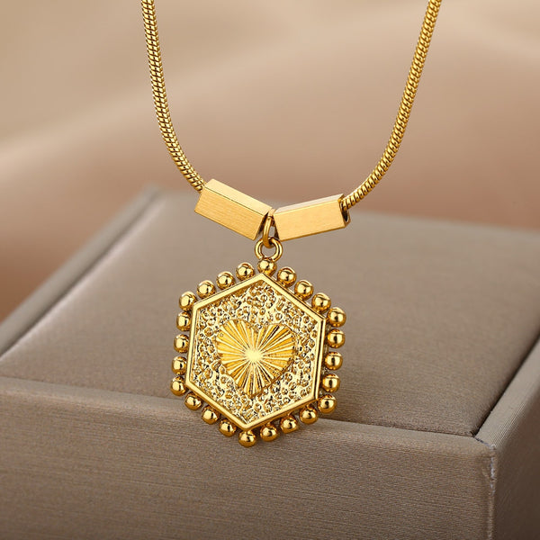 Aesthetic Flower Heart Pendant Necklaces For Women