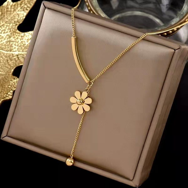 316 stainlessExquisite Necklace for Women Little Daisy Necklace