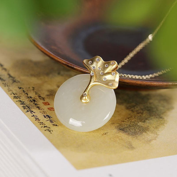 New Design Natural Hetian Jade Round Ginkgo Leaf Diamond Pendant Ladies Necklace