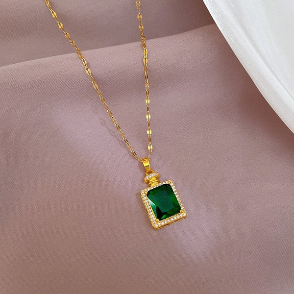 Vintage Female Emerald Green Gem Pendant Necklace  For Women