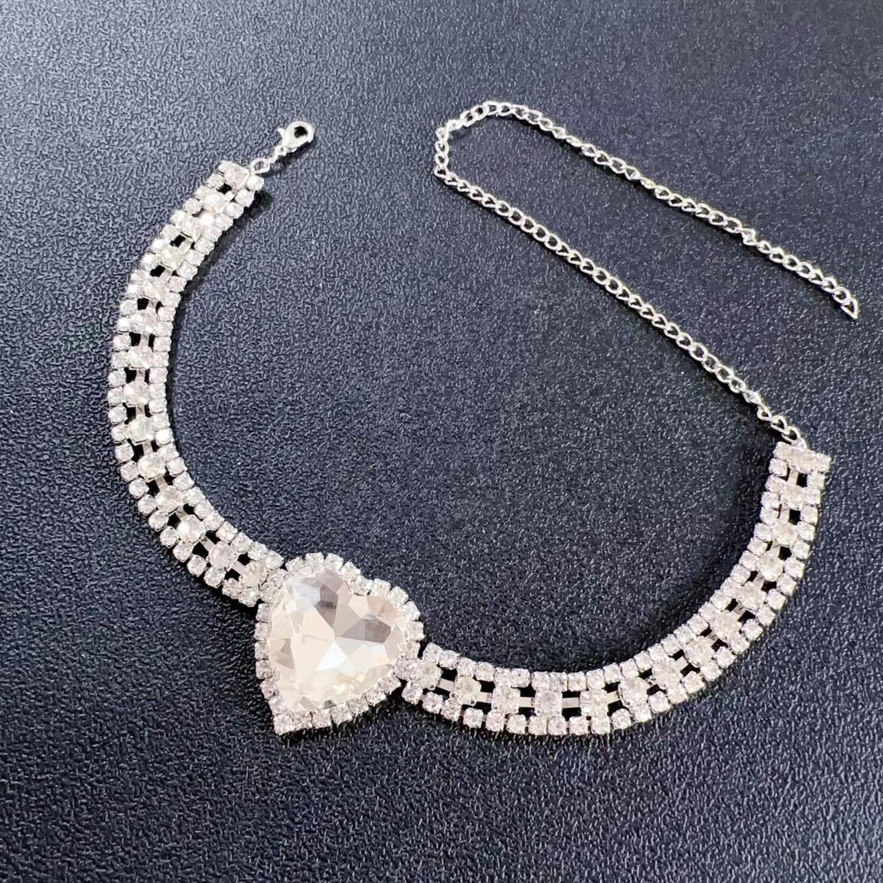 Baroque style rhinestone hollowed out large heart-shaped crystal necklace for women