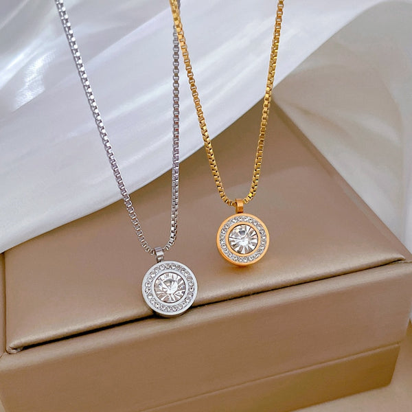 Fashion Round Shaped Pendant Necklaces for Women