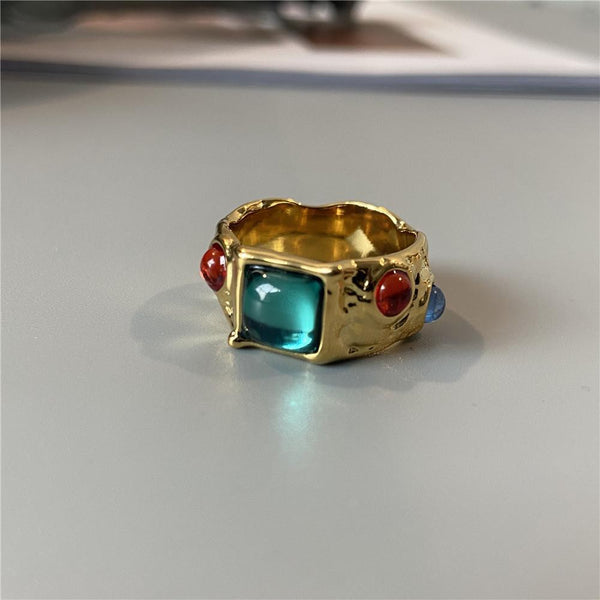 Independent design niche trend  retro ring