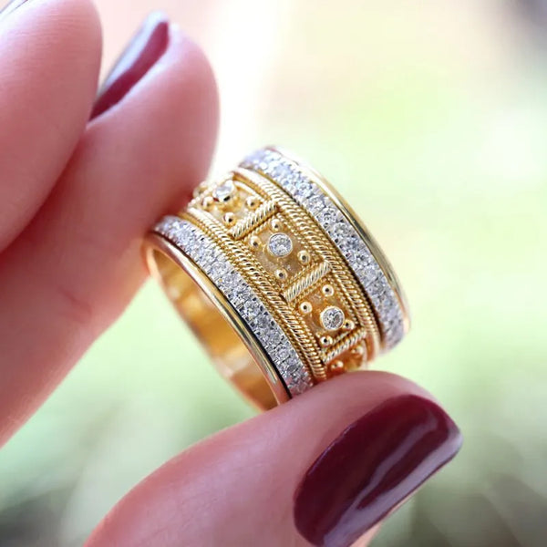 Fashion Retro Pattern Rhinestone Inlaid Ring Luxury Jewlery Rings for Women