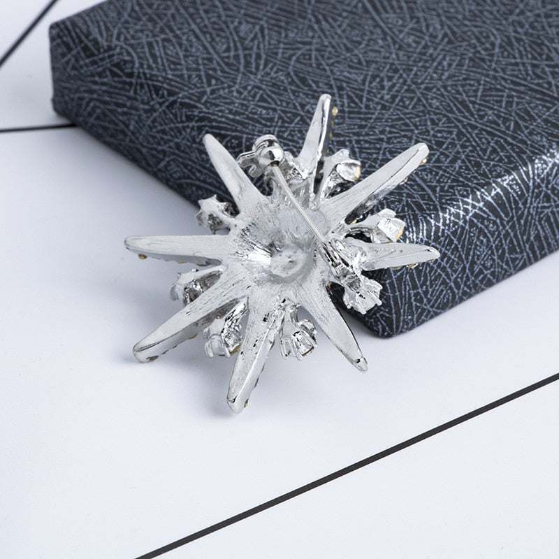 New High-end Rhinestone Star Brooch Sparkling Crystal Snowflake Lapel Pin