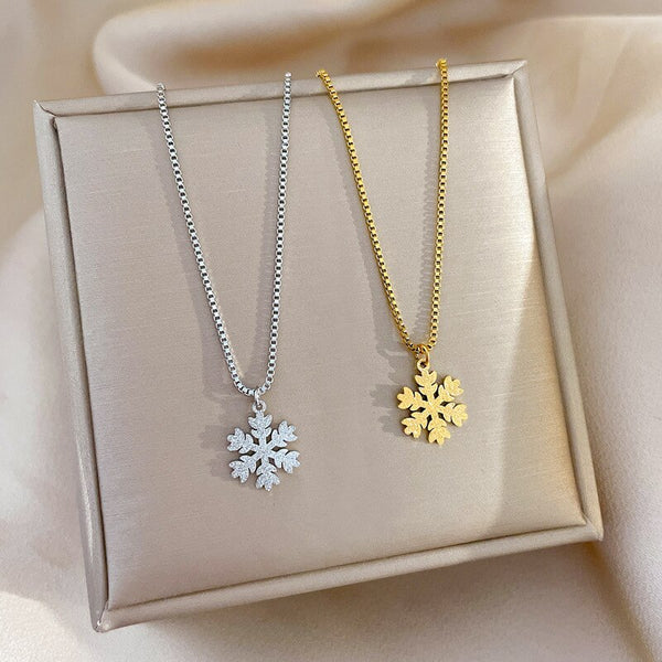 Classic Gentle Snowflake Pendant Short Necklace For Women