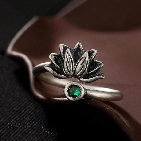 Three-dimensional craftsmanship with green diamonds retro lotus adjustable ring