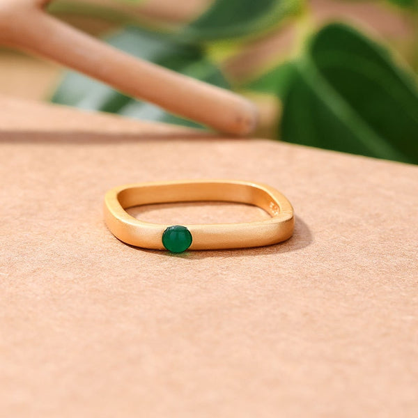 Simple and unique design Ancient gold craft square green rings for women