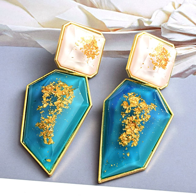 A Clear And Pure Resin Drop Earrings