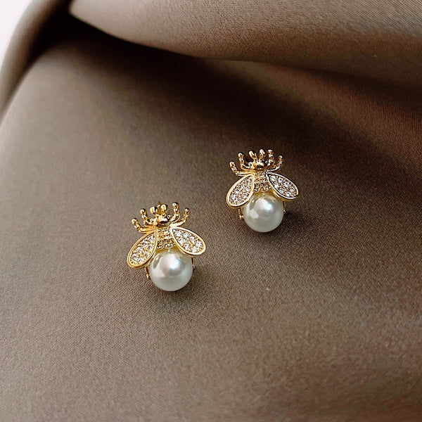 simple and luxurious Pearl Earrings