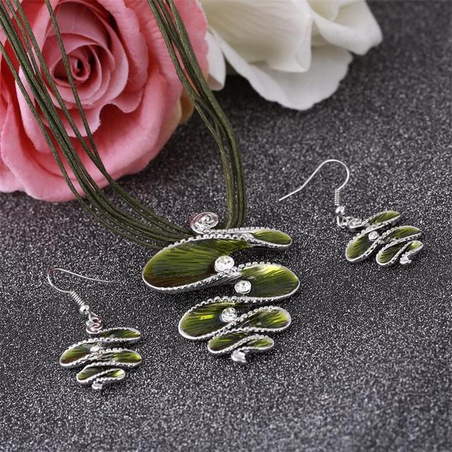 Classic Jewelry Set Fashion Spiral Design Antique Pendant Rope Necklace Sets